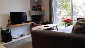Гостиница New apartmment with garden  Афины